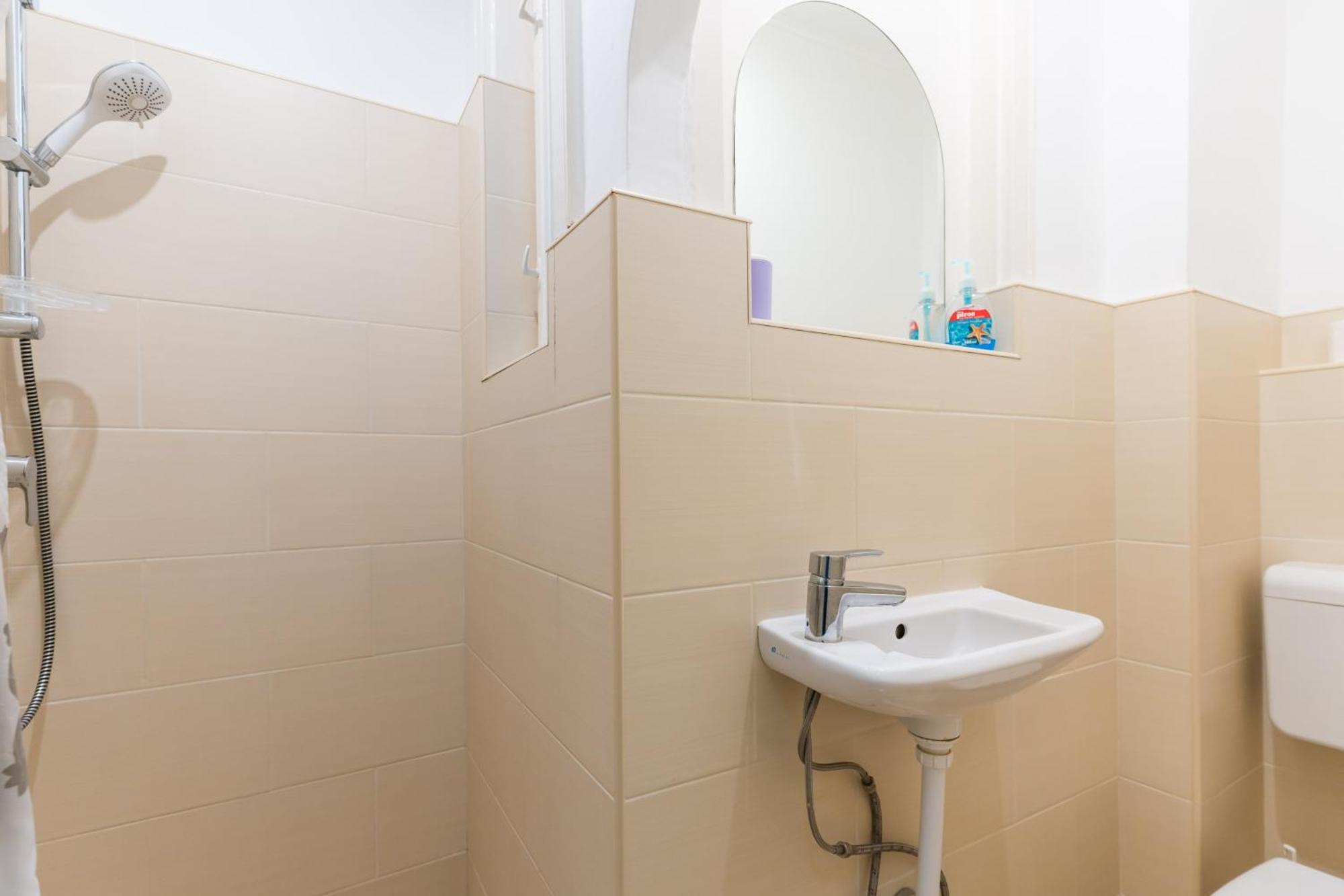 Sunny Studio With Balcony In Party District Budapeszt Zewnętrze zdjęcie