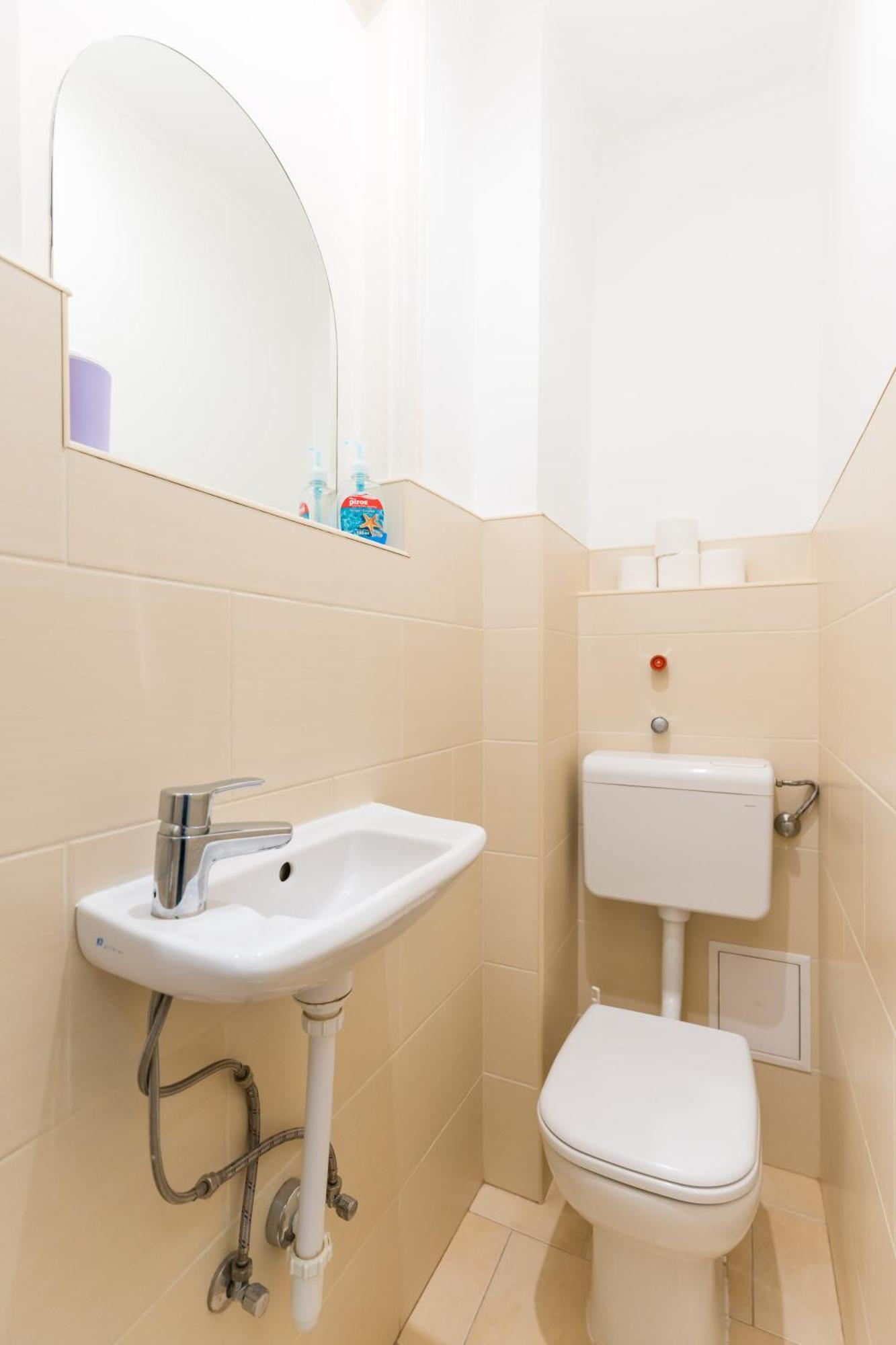Sunny Studio With Balcony In Party District Budapeszt Zewnętrze zdjęcie