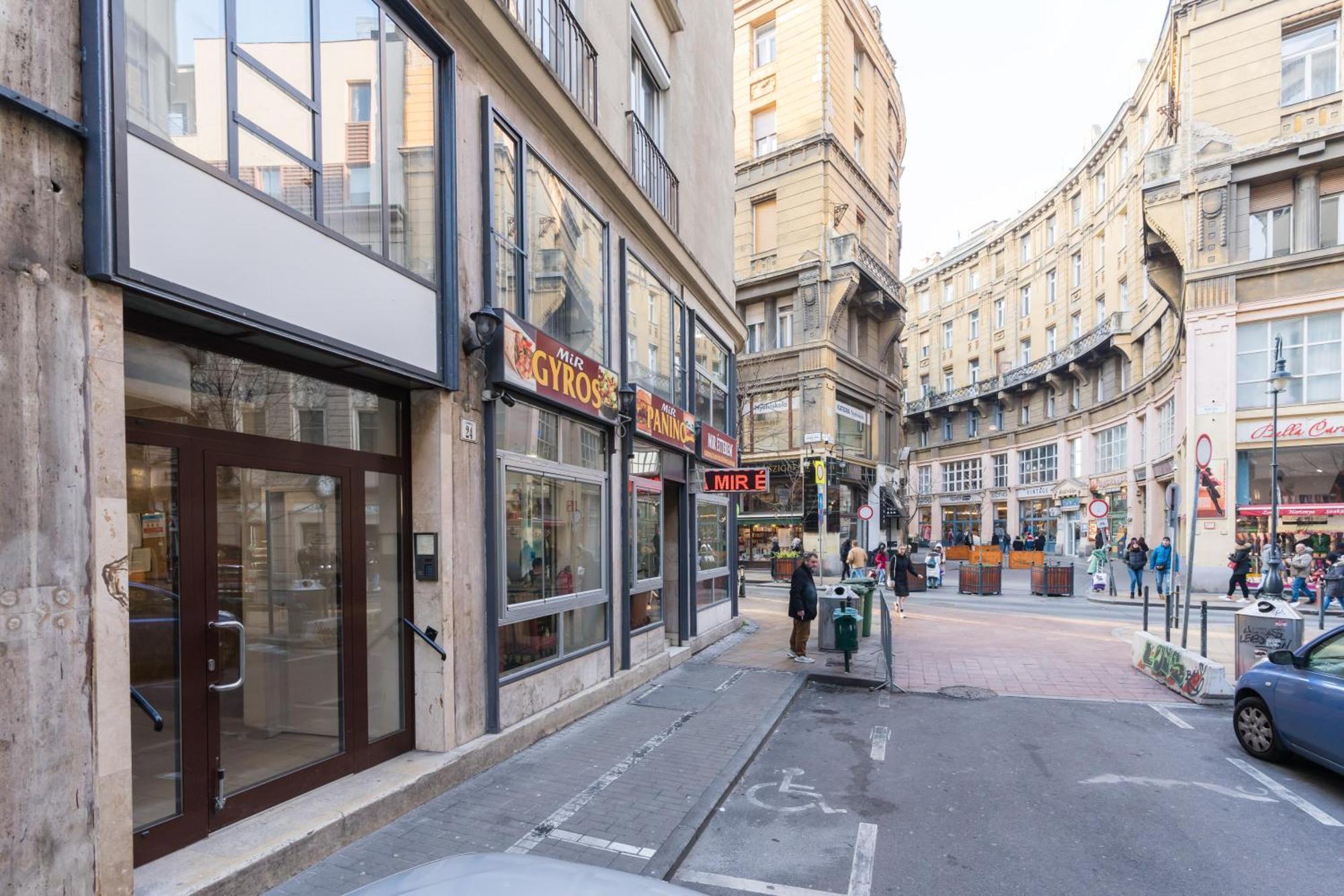 Sunny Studio With Balcony In Party District Budapeszt Zewnętrze zdjęcie